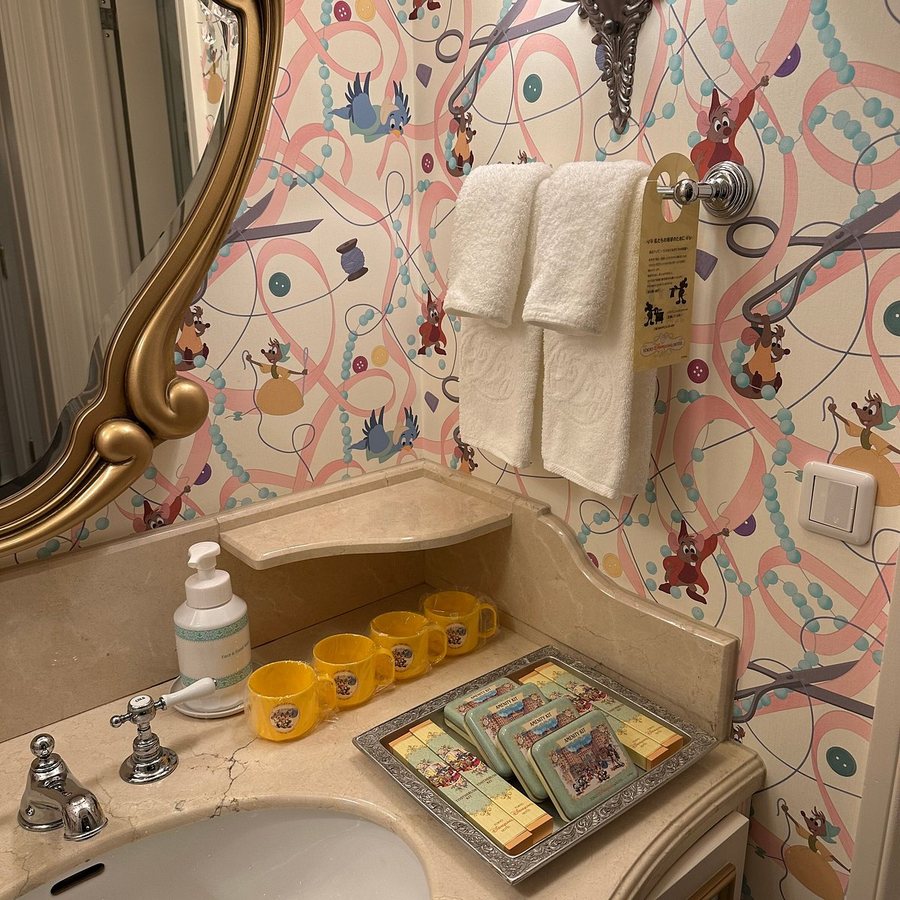 Tokyo Disney Sea Fantasy Springs Hotel — Bathroom