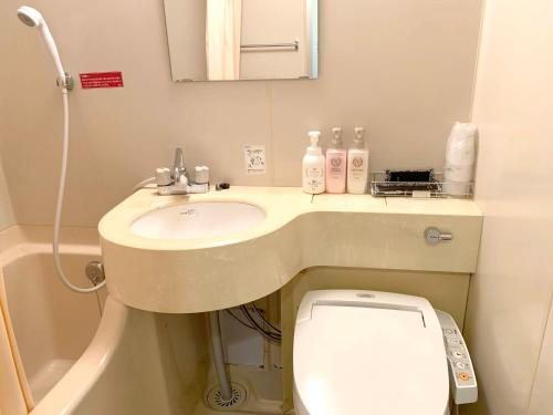 Tokyo Plaza Hotel — Bathroom