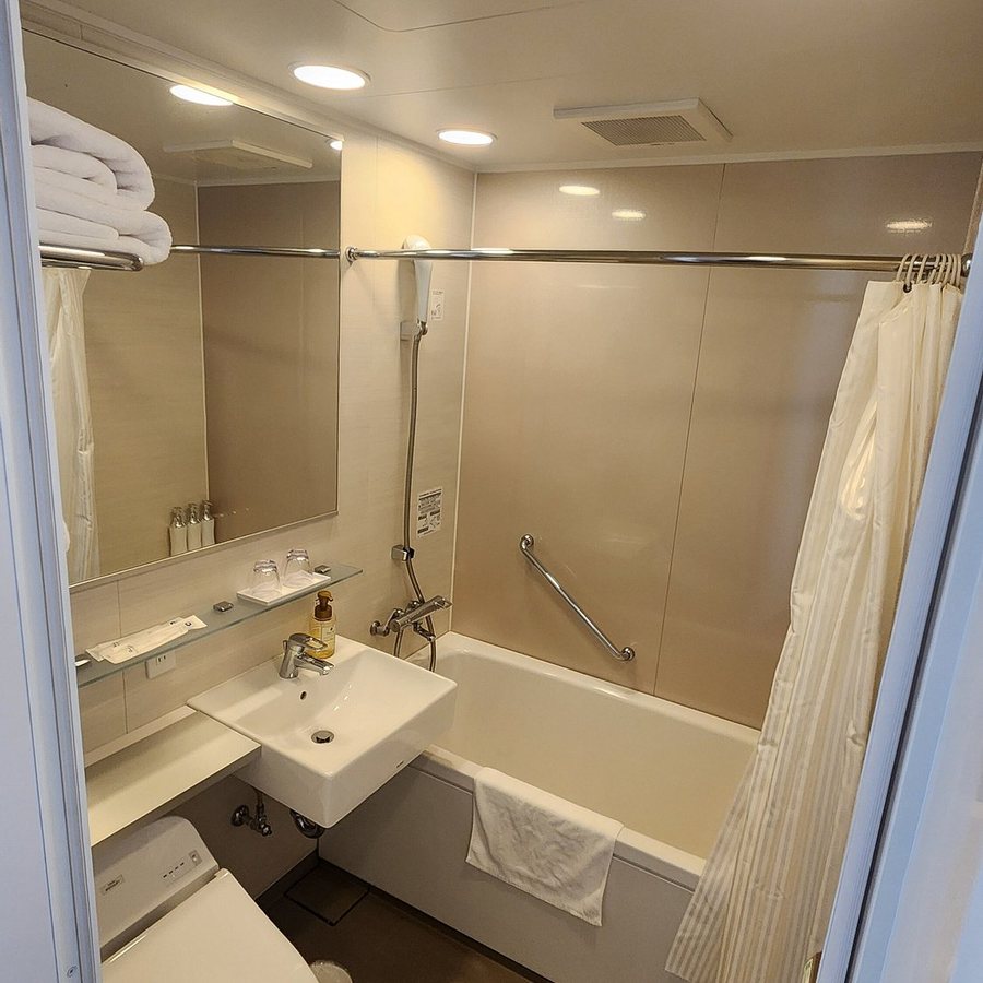 Tokyu Stay Kyoto Sanjokarasuma — Bathroom