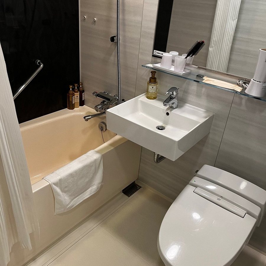 Tokyu Stay Shimbashi — Bathroom
