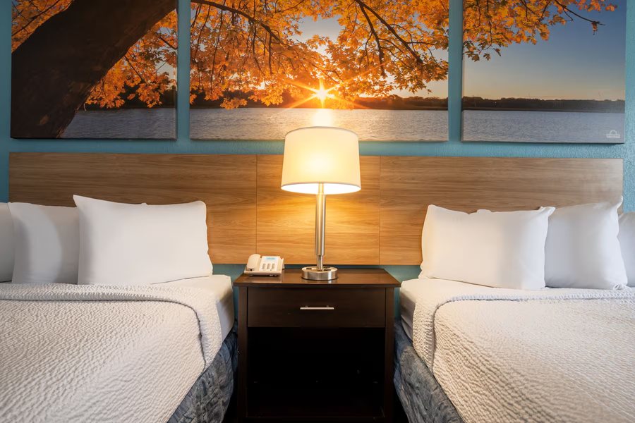 Toledo East Stony Ridge KOA — Guest room