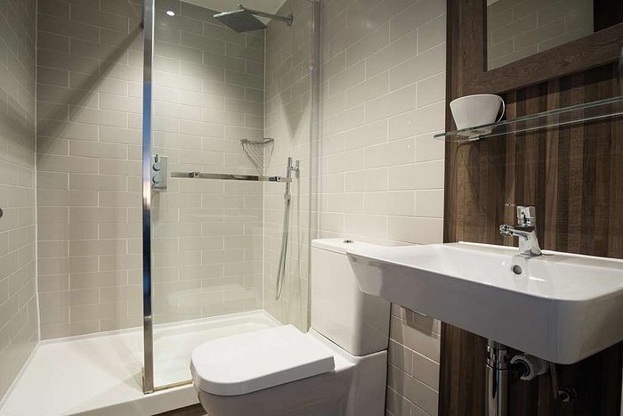 Toll Road Inn — Bathroom