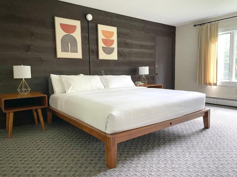 Toll Road Inn — Guest room