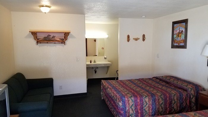 Tombstone Bordello — Bathroom