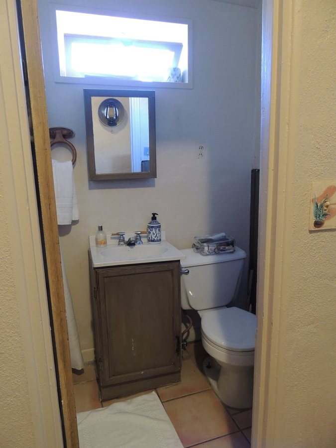 Tombstone San Jose House — Bathroom