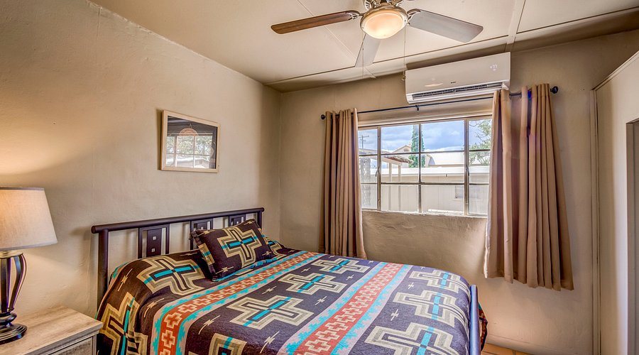 Tombstone San Jose House — Guest room