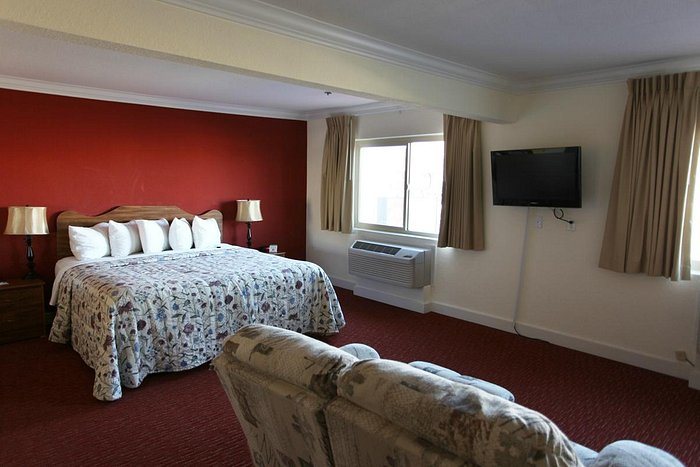Tonopah Station Hotel Casino RV Park — Guest room