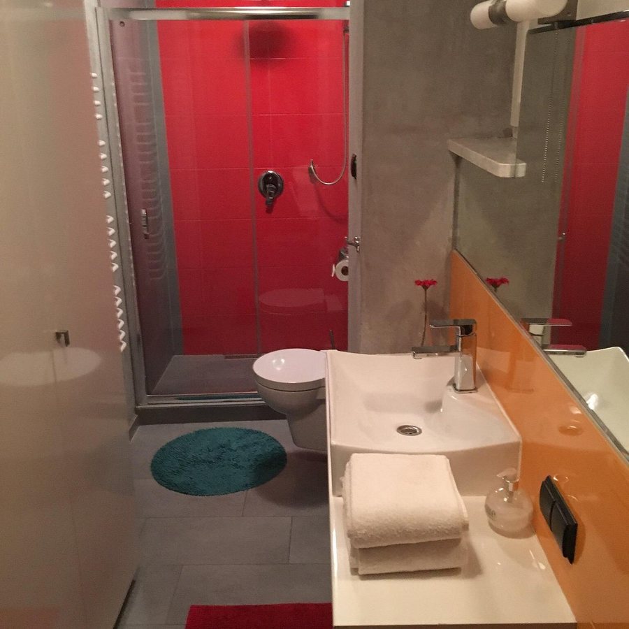 Too Good Apartments — Bathroom