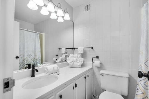 Top of the Gulf Condominiums — Bathroom