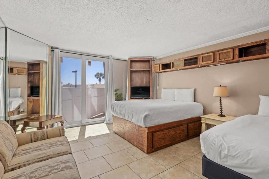 Top of the Gulf Condominiums — Guest room