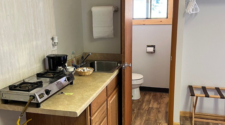 Top of the World Resort along Beartooth Highway — Bathroom