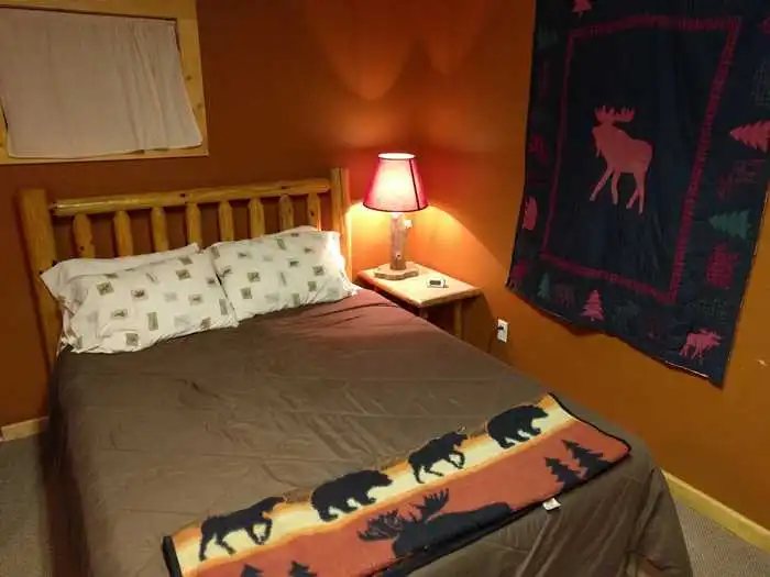 Top of the World Resort along Beartooth Highway — Guest room