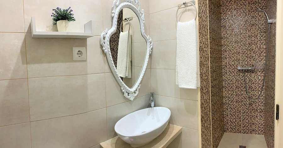 Topcity Hostel Suites — Bathroom