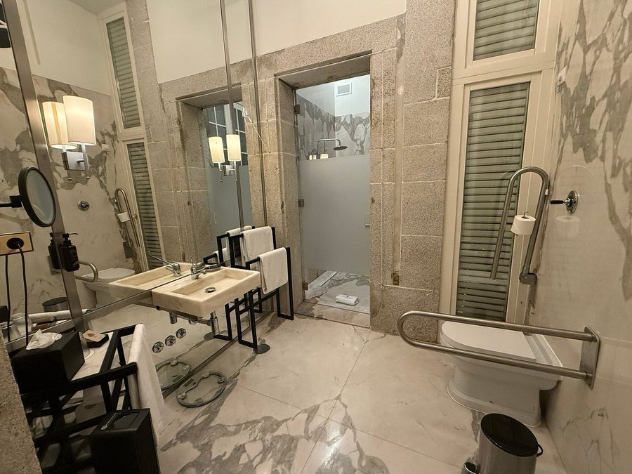 Torel Saboaria — Bathroom