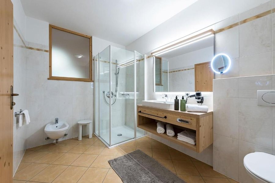 Torgglerhof Hotel — Bathroom