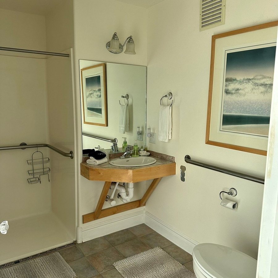 Torrey Schoolhouse Bed Breakfast Inn — Bathroom