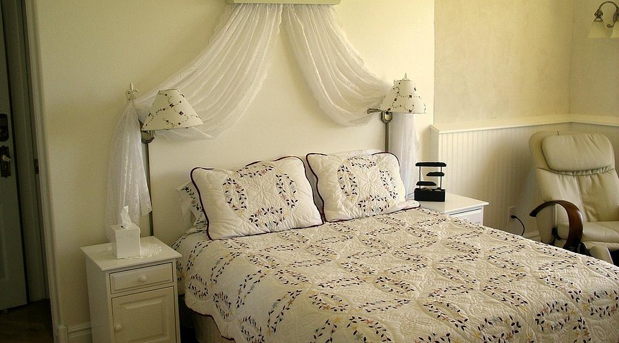 Torrey Schoolhouse Bed Breakfast Inn — Guest room
