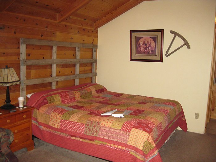 Torrey Trading Post and Cabins — Guest room