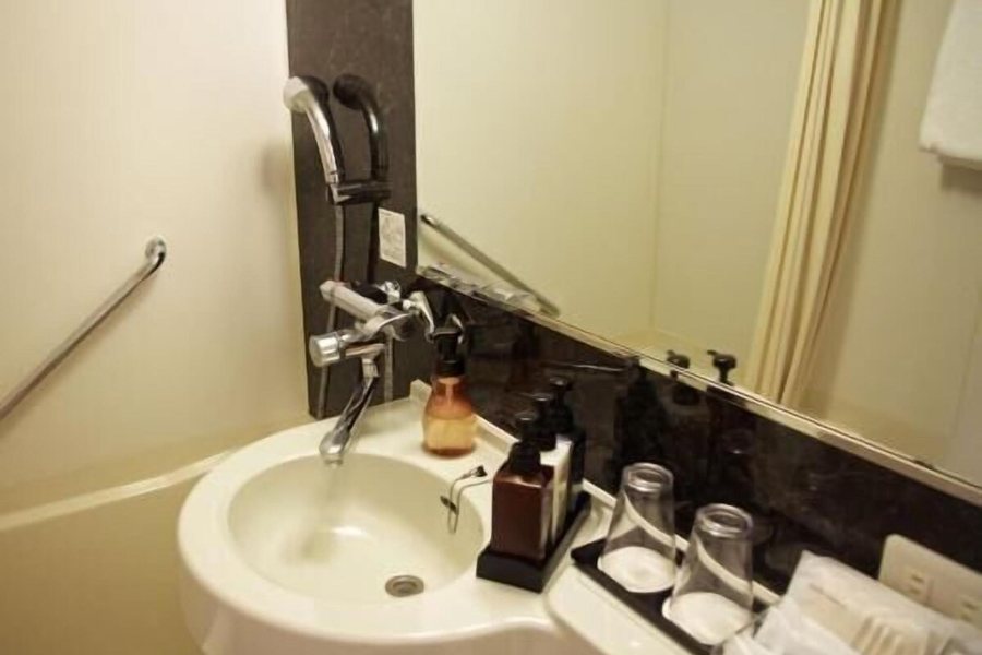 Tosei Hotel Cocone Kanda — Bathroom