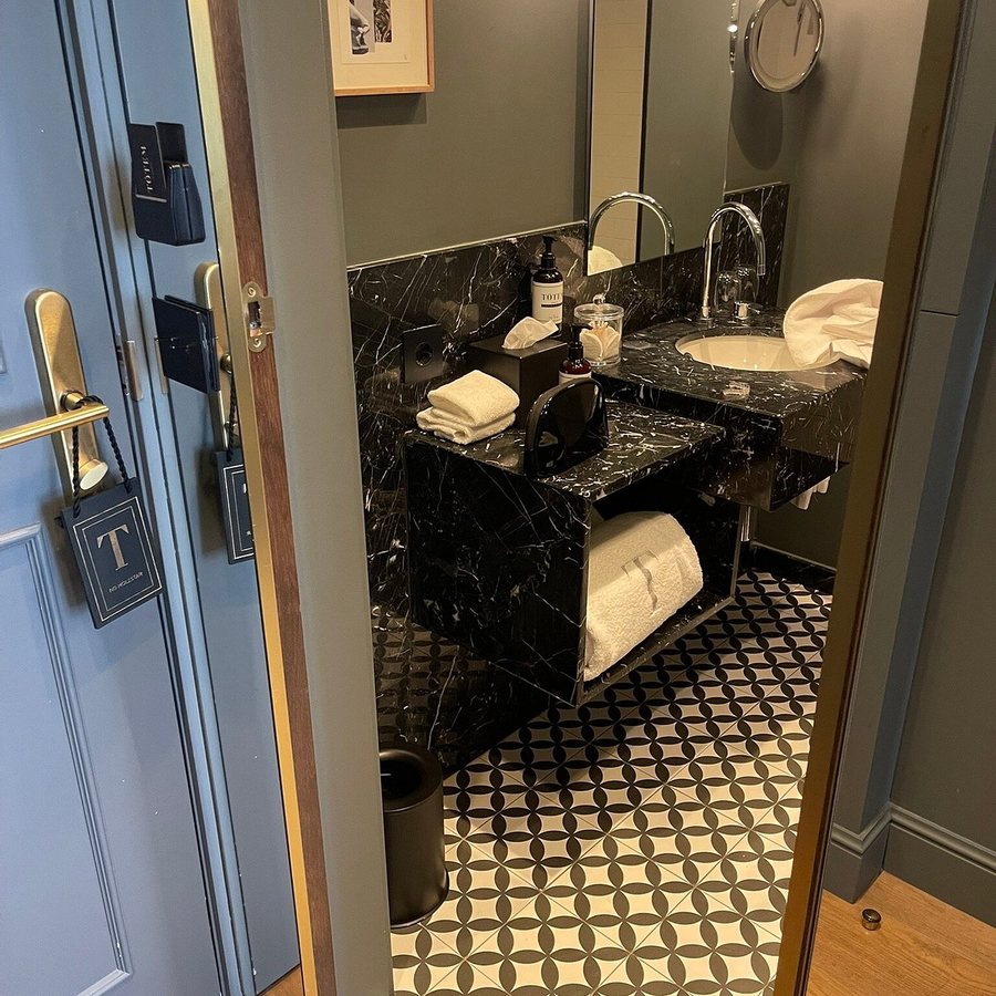Totem Madrid — Bathroom