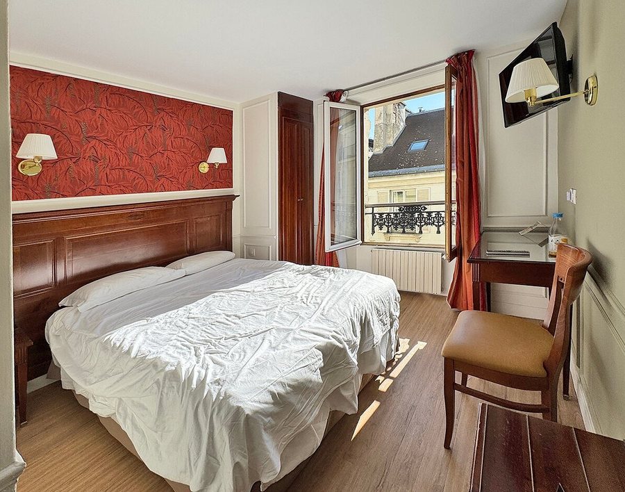 Touring Hotel — Guest room