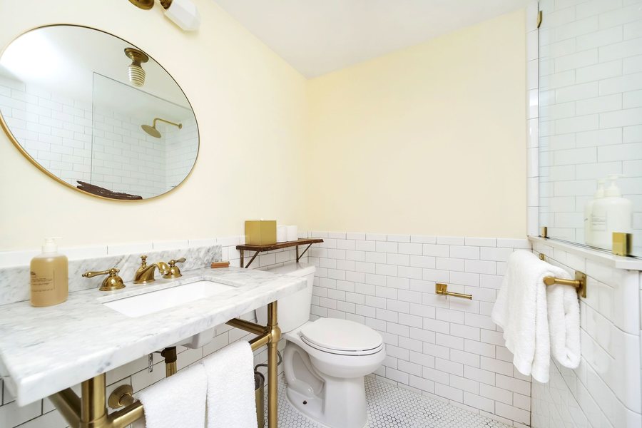 Tower Hotel Little Havana — Bathroom