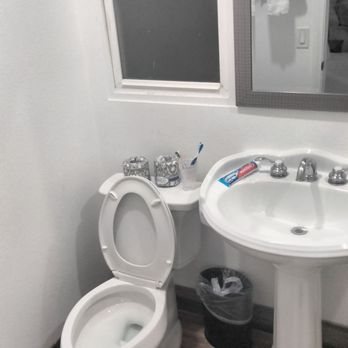 Town and Country Inn — Bathroom