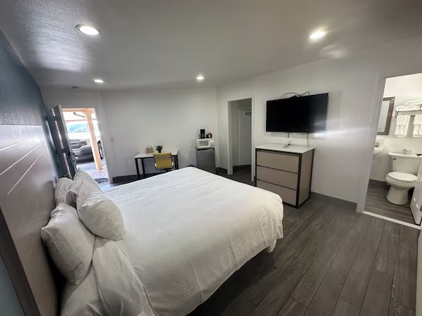 Town and Country Inn — Guest room