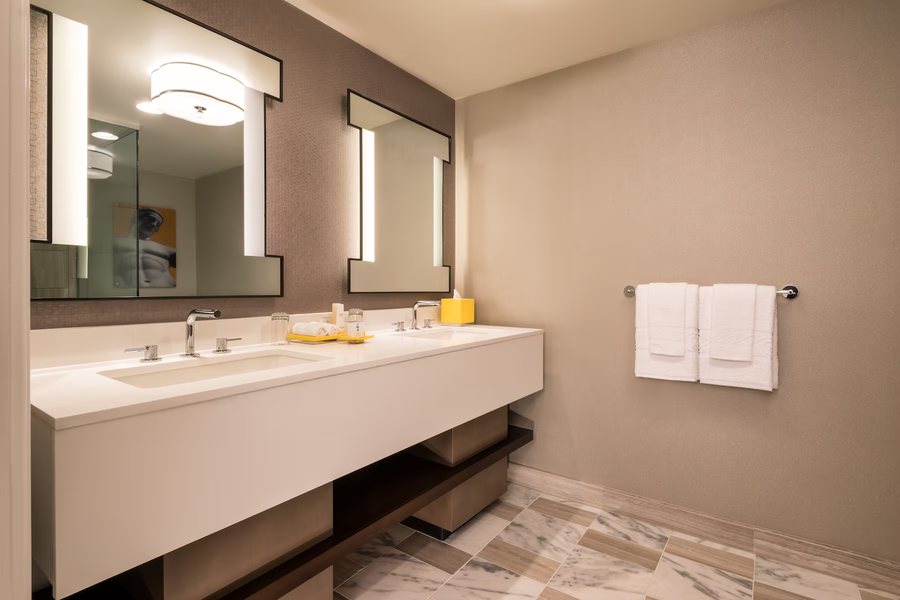 Town and Country Manor III Las Vegas Nevada — Bathroom