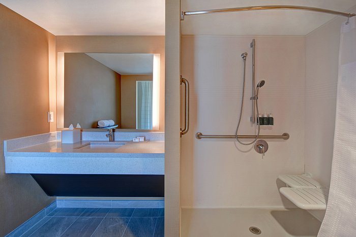 Town and Country Manor Las Vegas Nevada — Bathroom