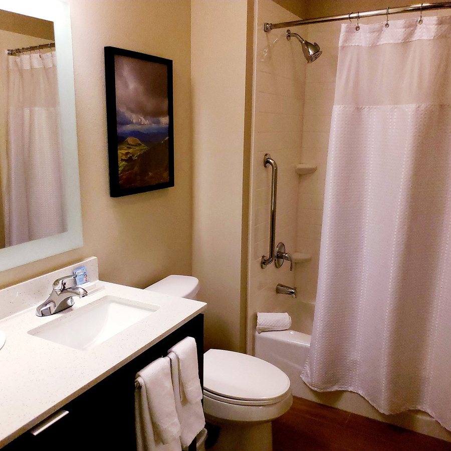 Town and Country Motel — Bathroom