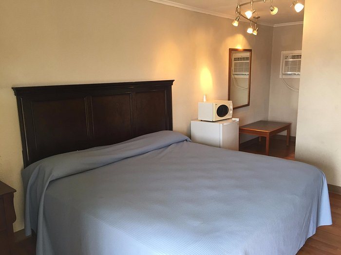 Town and Country Motel — Guest room