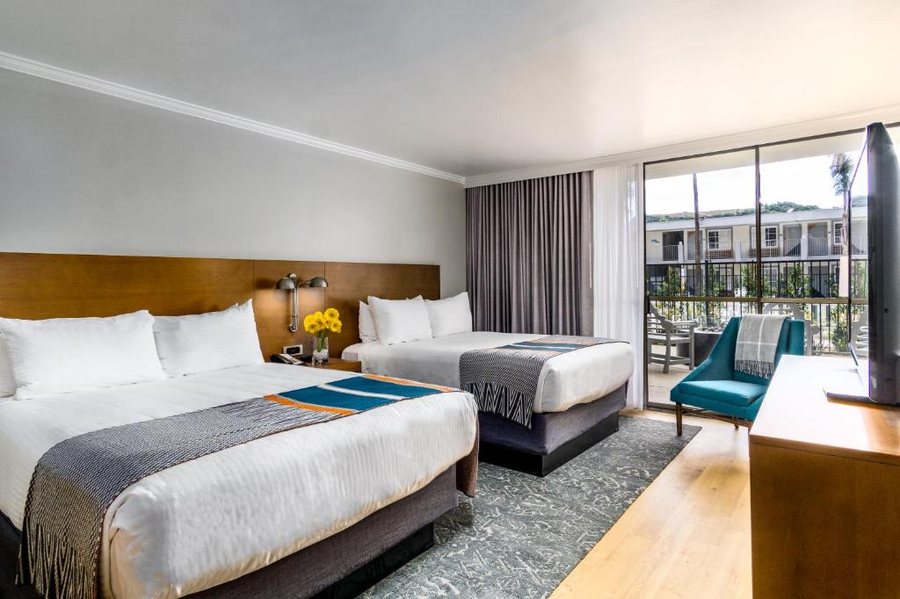 Town and Country Resort — Guest room