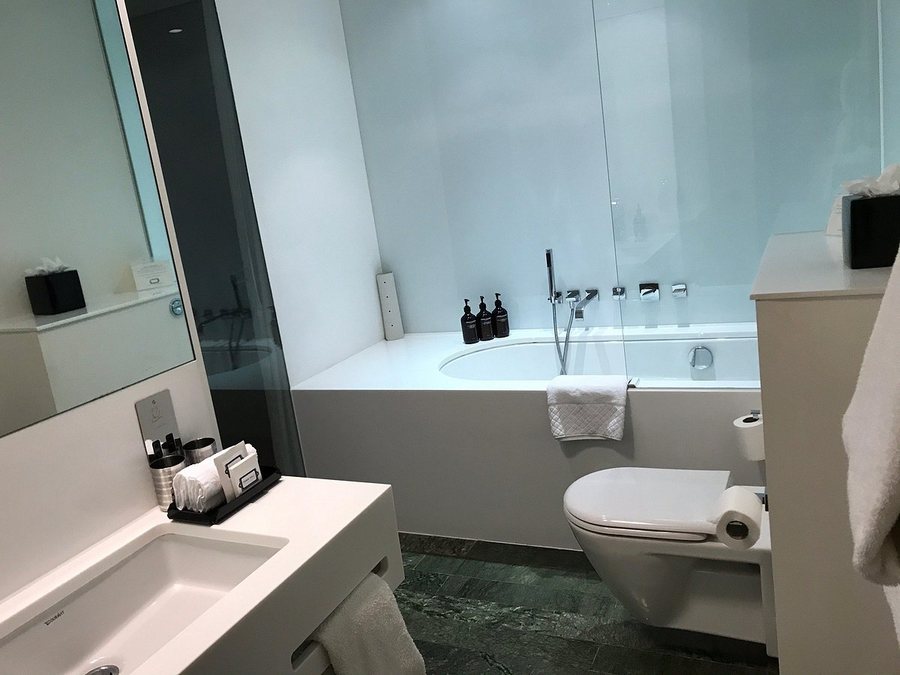 Town Hall Inn — Bathroom