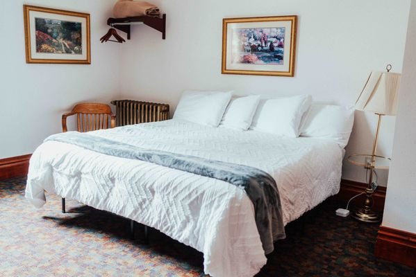 Town Hall Inn — Guest room