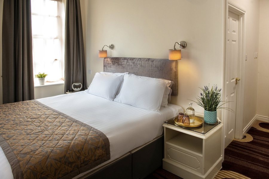 Town House Hotel — Guest room
