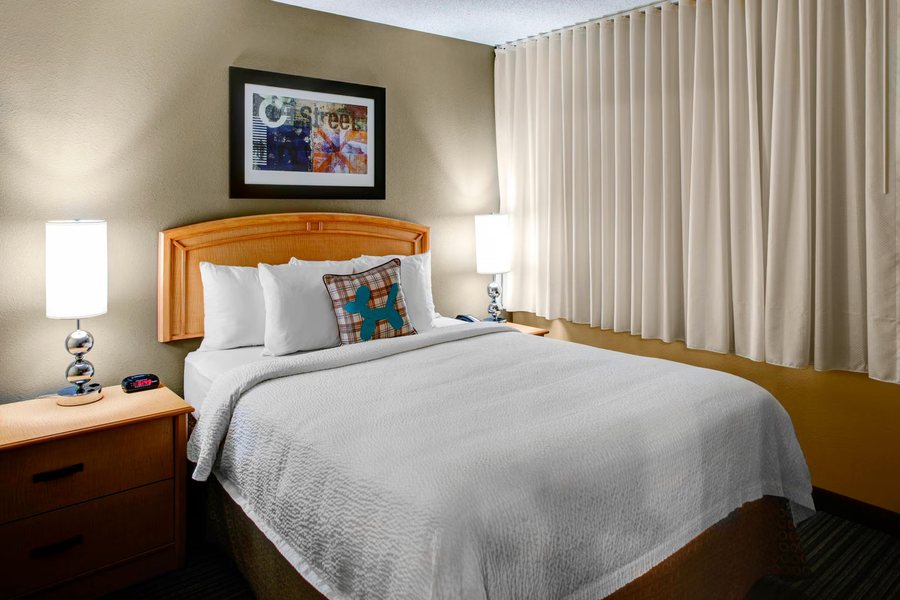 TownePlace Suites Atlanta Buckhead — Guest room
