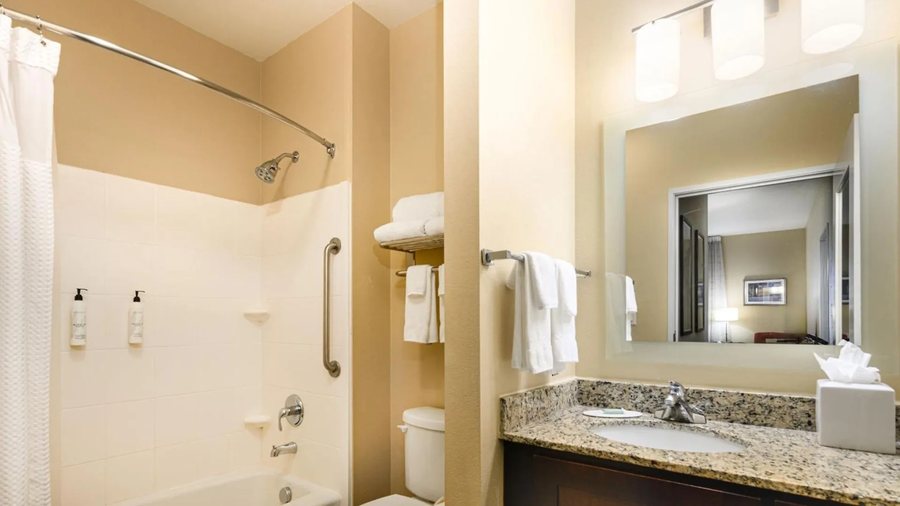 TownePlace Suites by Marriott Atlanta Lawrenceville — Bathroom