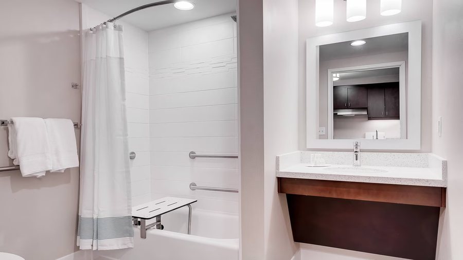 TownePlace Suites by Marriott Austin Parmer Tech Ridge — Bathroom