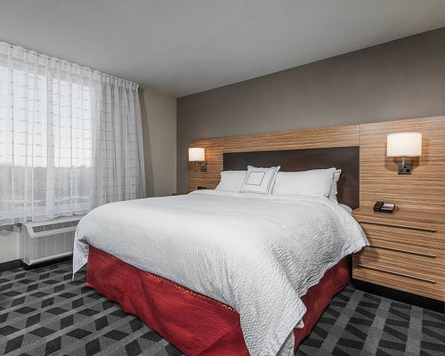 TownePlace Suites by Marriott Austin Parmer Tech Ridge — Guest room