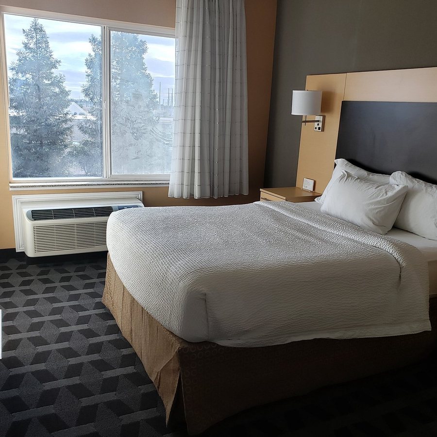 TownePlace Suites by Marriott Bakersfield West — Guest room