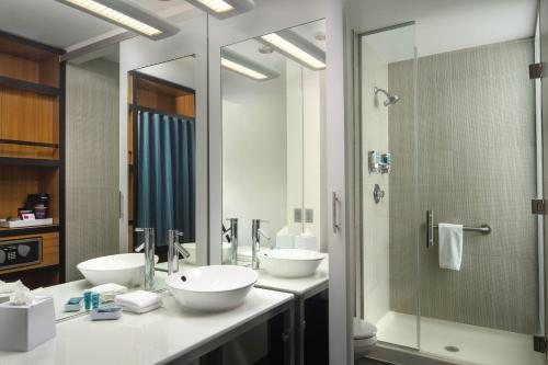 TownePlace Suites by Marriott Baltimore BWI Airport — Bathroom