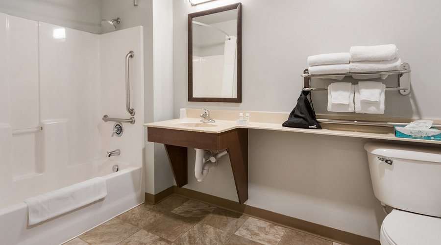 TownePlace Suites by Marriott Bend — Bathroom