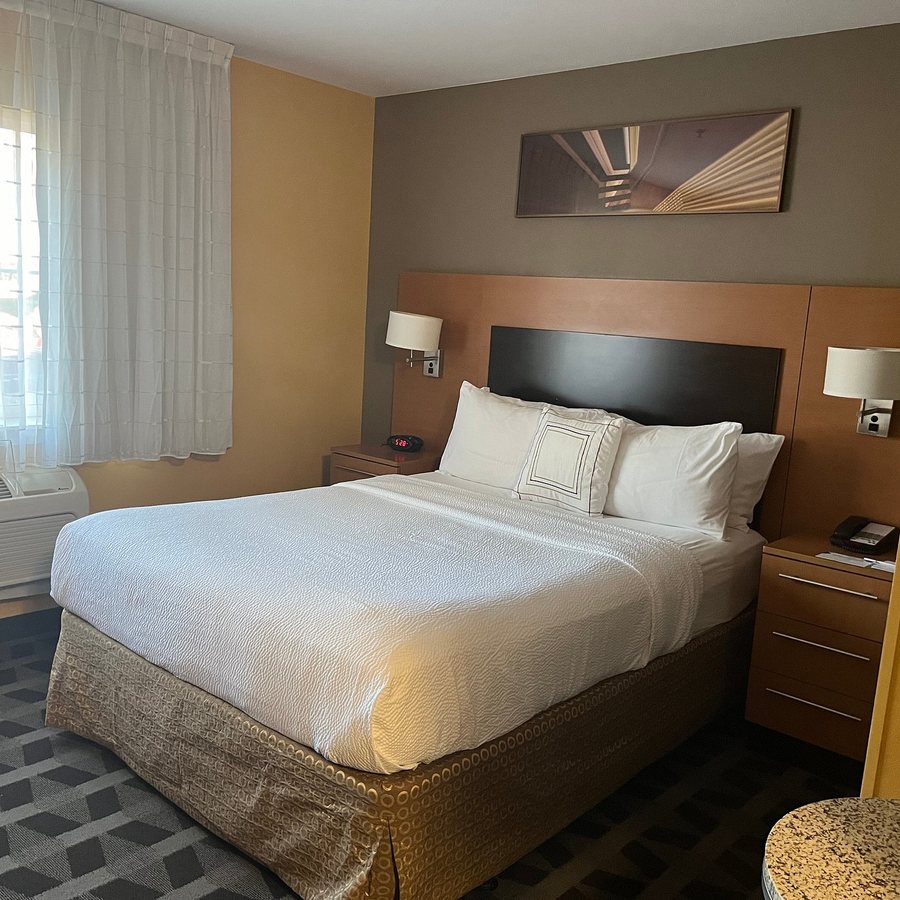 TownePlace Suites by Marriott Bend — Guest room