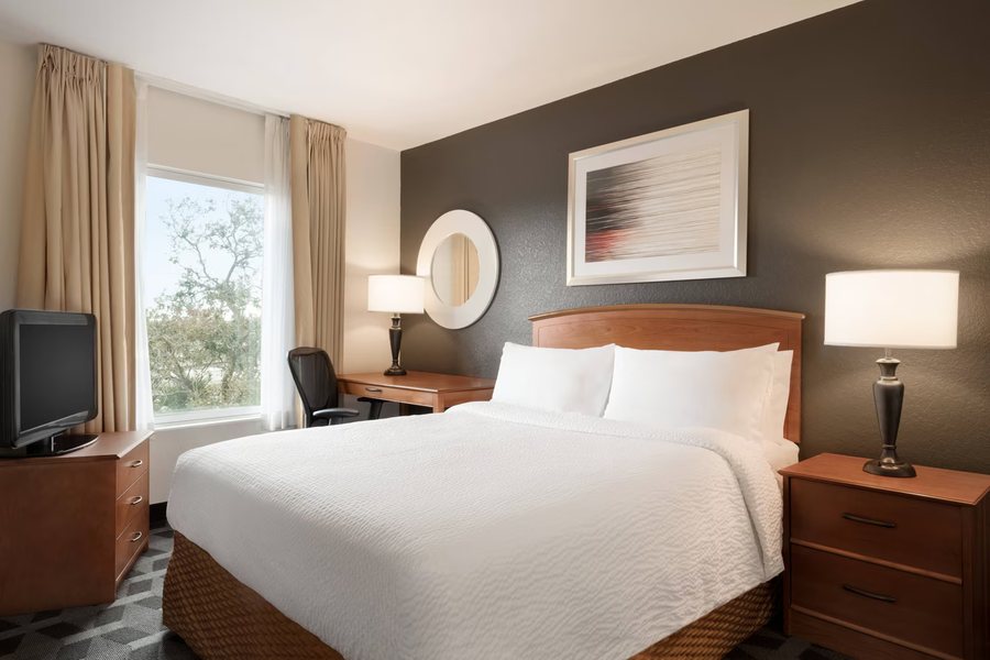 TownePlace Suites by Marriott Boca Raton — Guest room