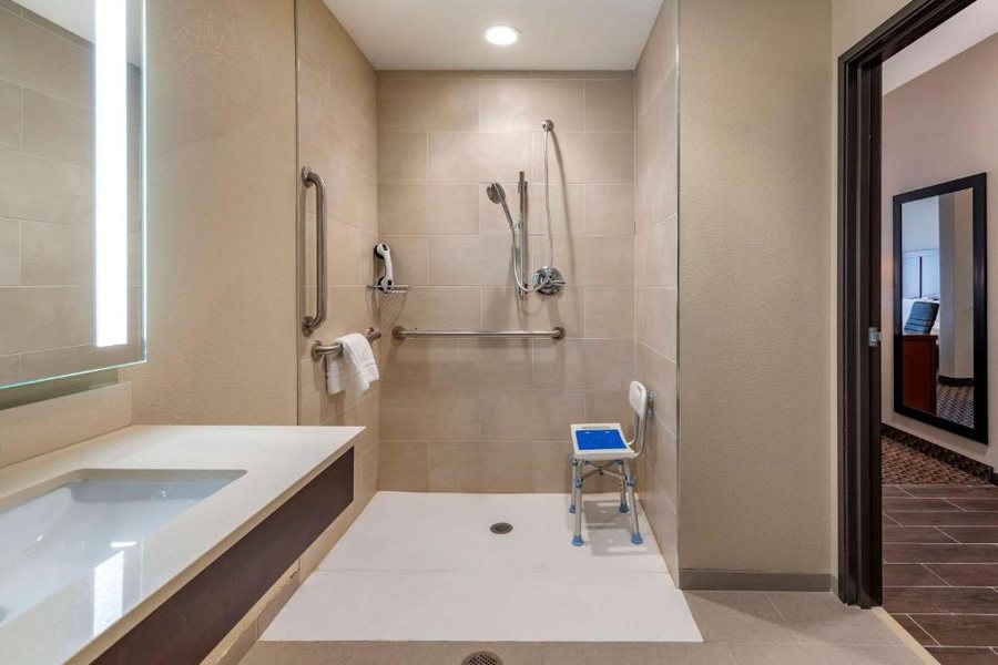 TownePlace Suites by Marriott Boulder Broomfield Interlocken — Bathroom