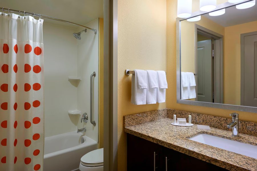 TownePlace Suites by Marriott Boynton Beach — Bathroom