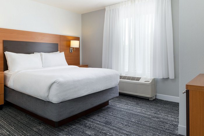 TownePlace Suites by Marriott Buffalo Airport — Guest room
