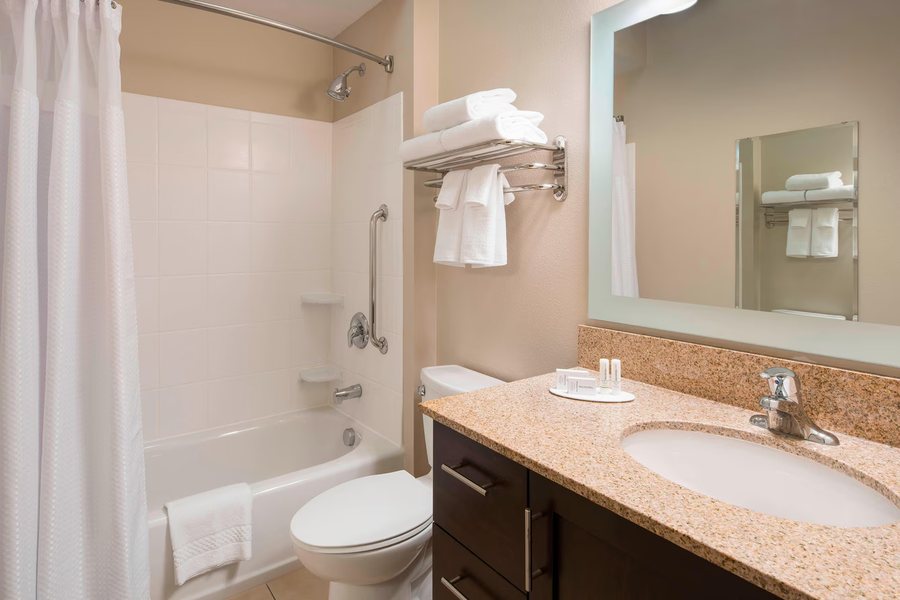 TownePlace Suites by Marriott Carlsbad — Bathroom