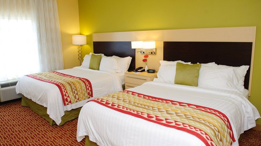 TownePlace Suites by Marriott Charlotte Mooresville — Guest room